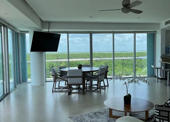 Beach, Pool 3Br Apartment - 8 Guests