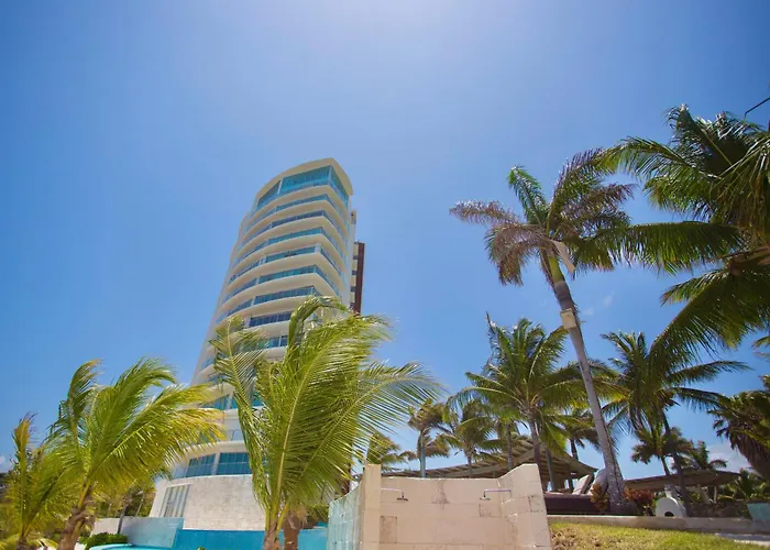 Beach, Pool 3Br Apartment - 8 Guests